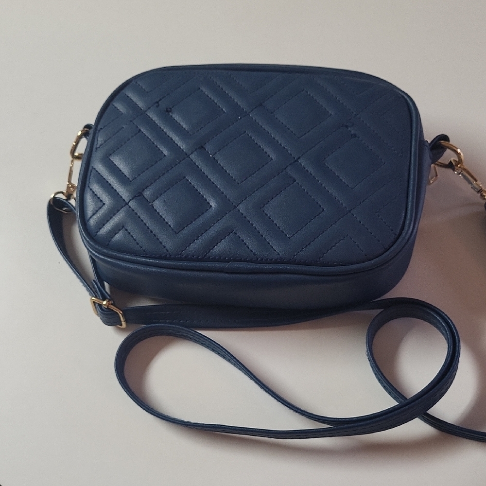 Elegant Navy Quilted Crossbody Bag